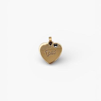 Comprar colgante de la firma TOUS en forma de corazón realizado en oro amarillo de 18kt con un pequeño corazón de diamante en la esquina.Tous en oro amarillo de 18kt. Venta de joyas Tous segunda mano. Ian'Or.