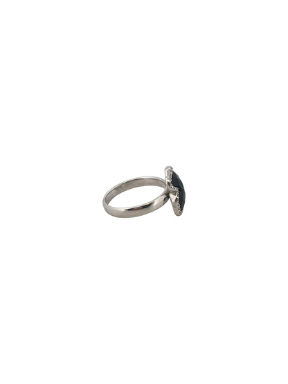 Comprar anillo original de TOUS realizado en oro blanco y con el característico osito de la marca con un onix en el centro. Joyas Tous baratas.