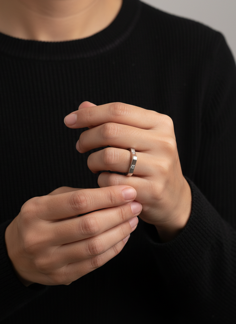 Comprar anillo de la marca Montblanc, de la colección 4810 Star realizado en oro blanco con 6 diamantes. Joyas de segunda mano baratas. Joyería Ian'Or. Joyeria de marca.Envío gratis.