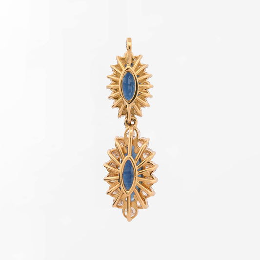 Colgante antiguo realizado en oro amarillo, con 2 rosetones unidos de zafiros talla marquise y orla de brillantes. Joyas antiguas con zafiros al mejor precio.
