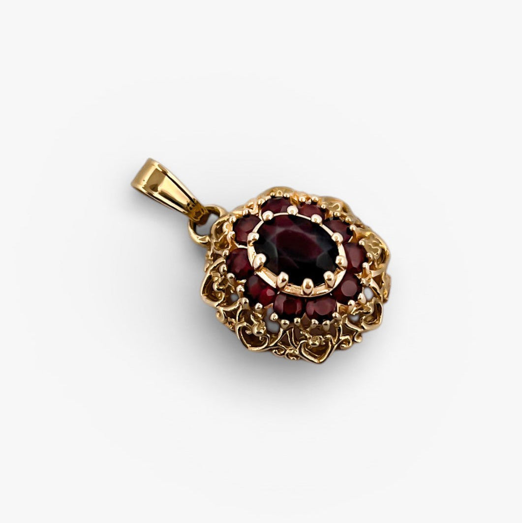 Comprar Colgante realizado en oro amarillo de 18kt con 10 granates, alrededor de un granate central. Joyería Barata en Barcelona.