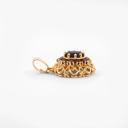 Comprar Colgante realizado en oro amarillo de 18kt con 10 granates, alrededor de un granate central. Joyería Barata en Barcelona.