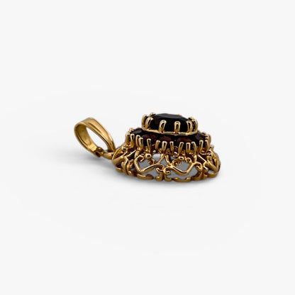Comprar Colgante realizado en oro amarillo de 18kt con 10 granates, alrededor de un granate central. Joyería Barata en Barcelona.