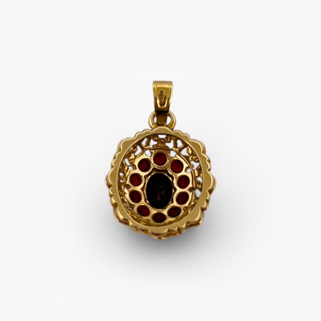 Comprar Colgante realizado en oro amarillo de 18kt con 10 granates, alrededor de un granate central. Joyería Barata en Barcelona.