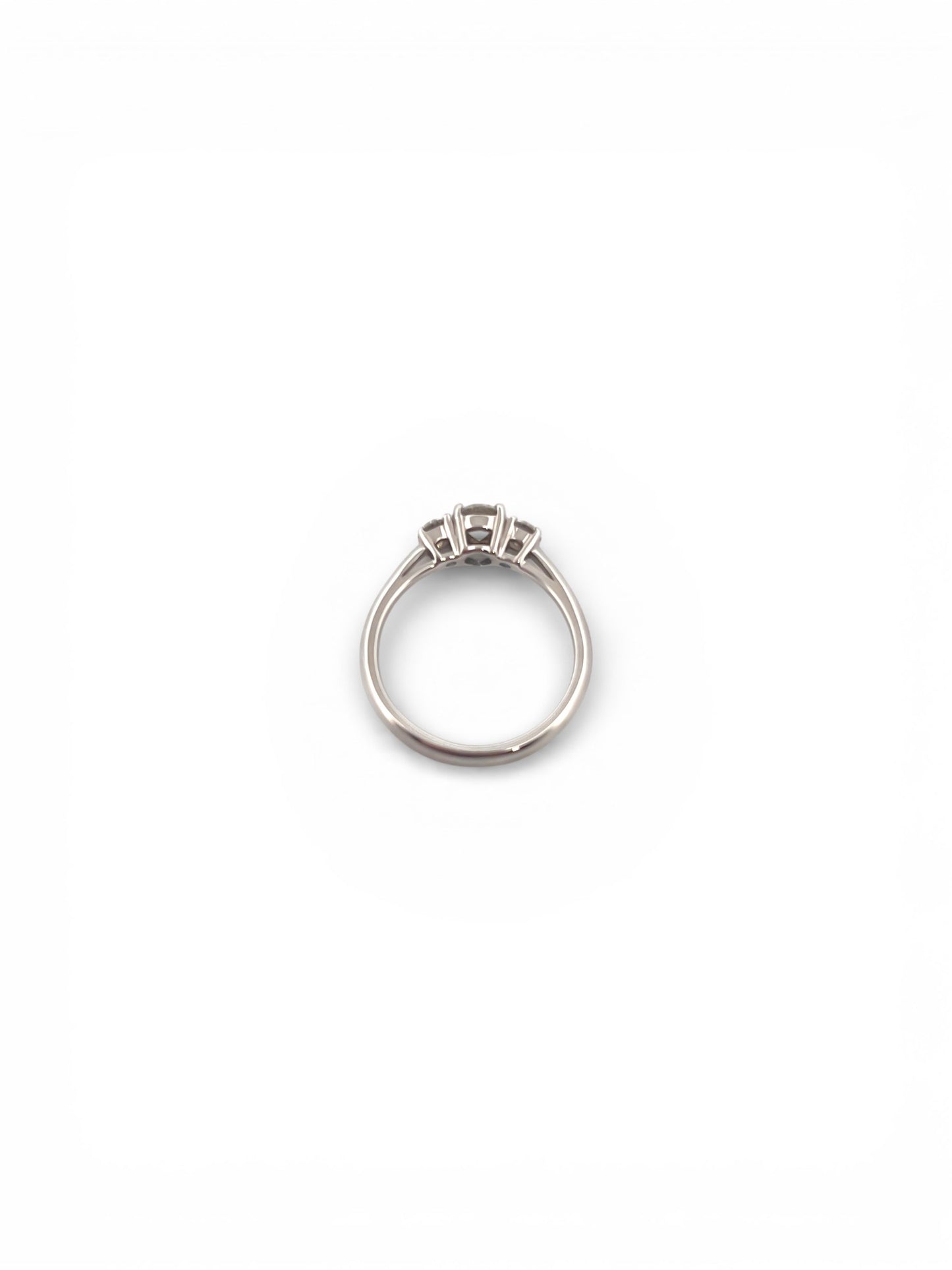 Comprar solitario de la firma RABAT en oro blanco de 18kt con 3 diamantes talla brillante. Joyas Rabat al mejor precio. Envío GRATIS.