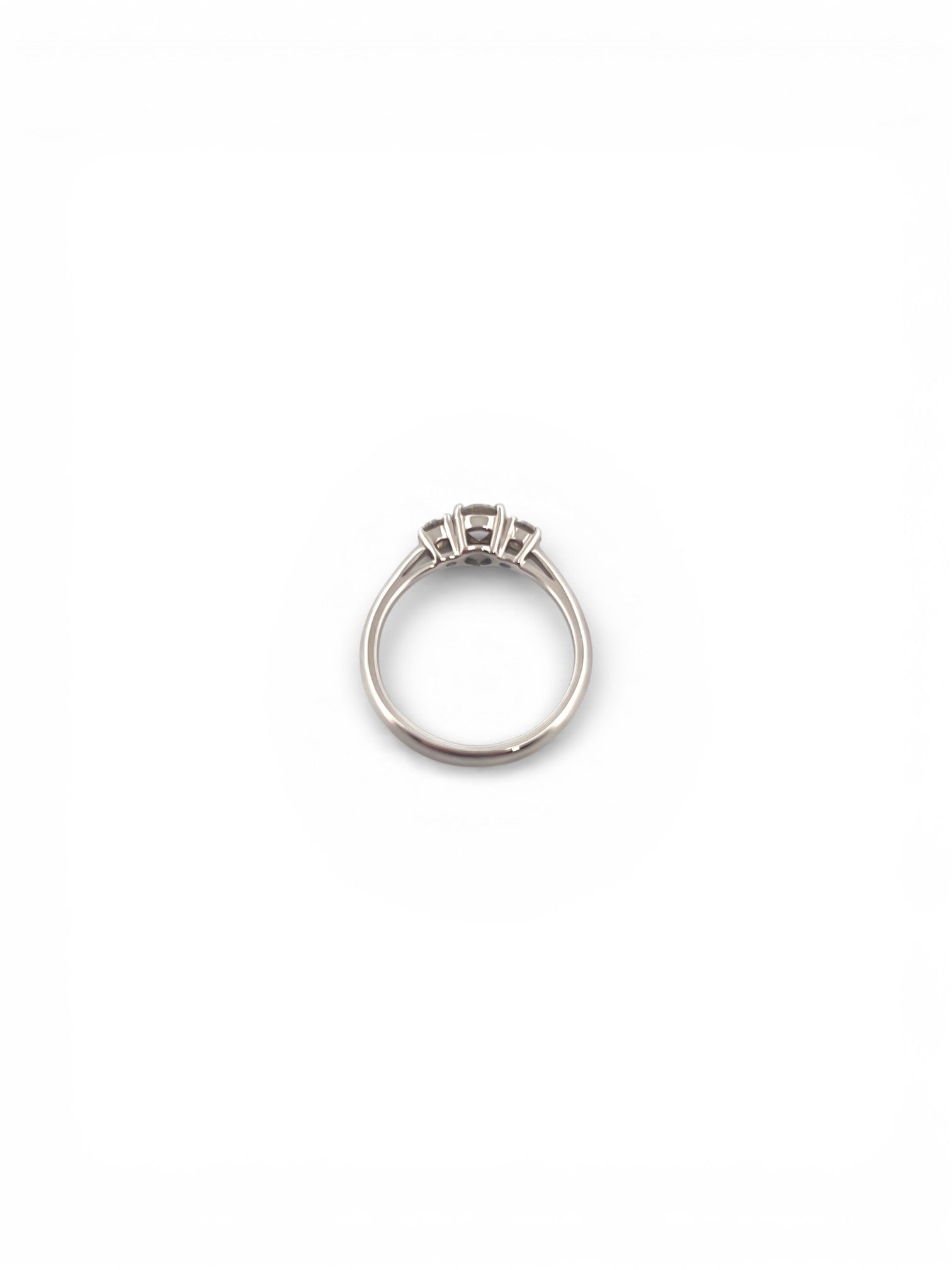 Comprar solitario de la firma RABAT en oro blanco de 18kt con 3 diamantes talla brillante. Joyas Rabat al mejor precio. Envío GRATIS.