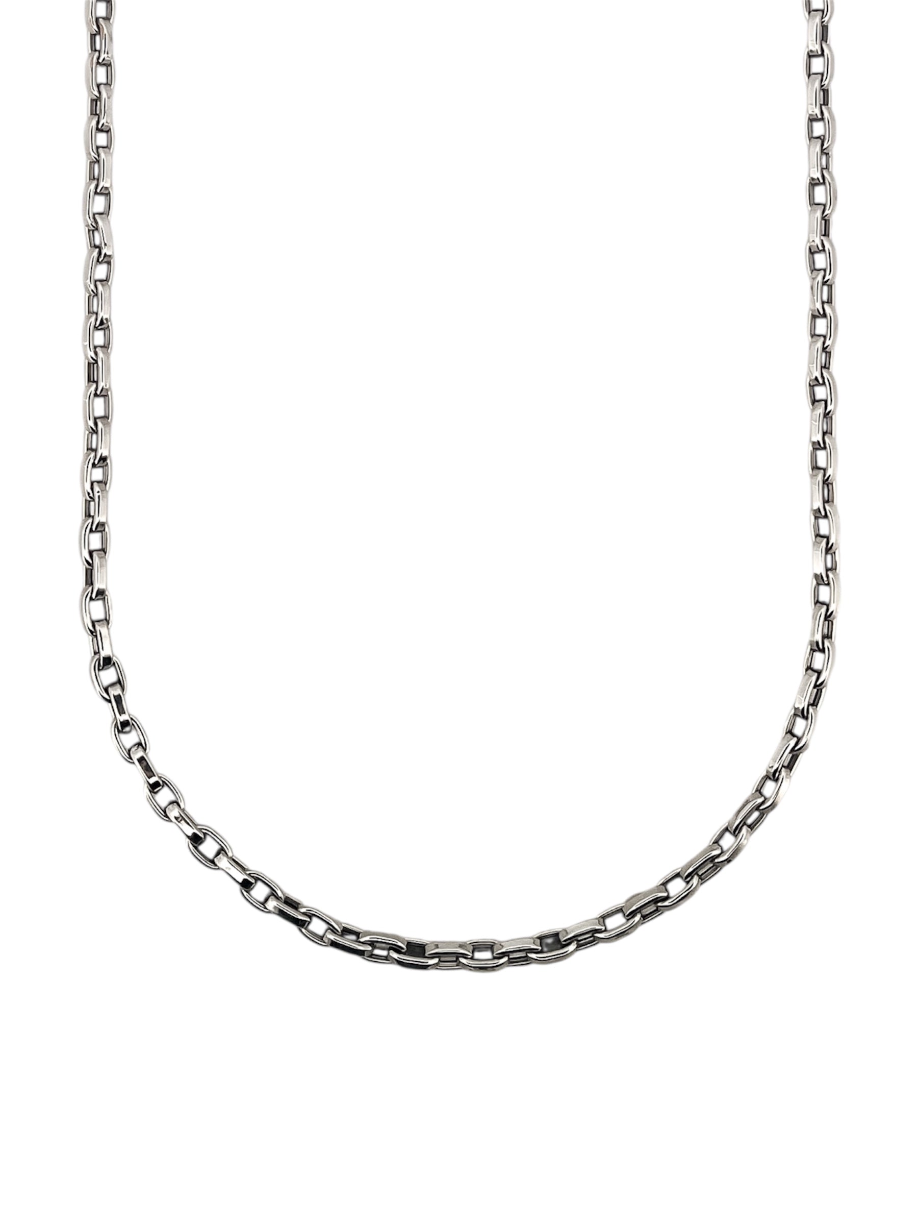 Comprar cadena realizada en oro blanco de 18kt con eslabones de 4mm y 49cm de largo.  Cierre tipo mosquetón. Cadenas de oro blanco gruesas de 18kt