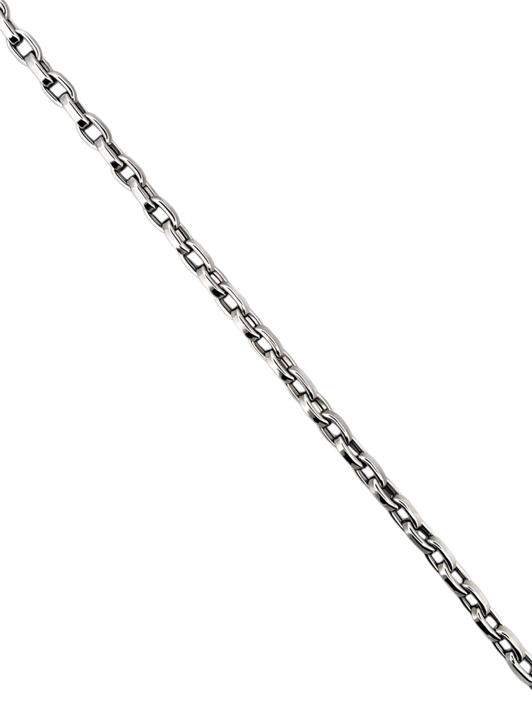 Comprar cadena realizada en oro blanco de 18kt con eslabones de 4mm y 49cm de largo.  Cierre tipo mosquetón. Cadenas de oro blanco gruesas de 18kt