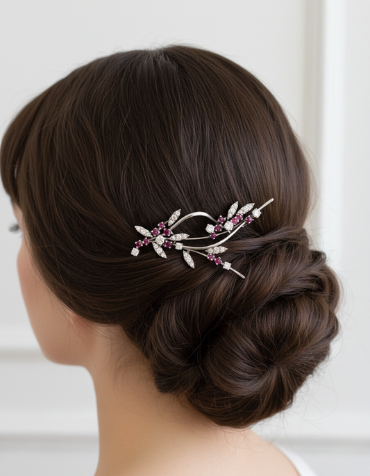 Comprar broche antiguo realizado en oro blanco, con diamantes y rubies. Joyas antiguas y vintage en Barcelona, compro oro y joyas al mejor precio. Ian'Or.