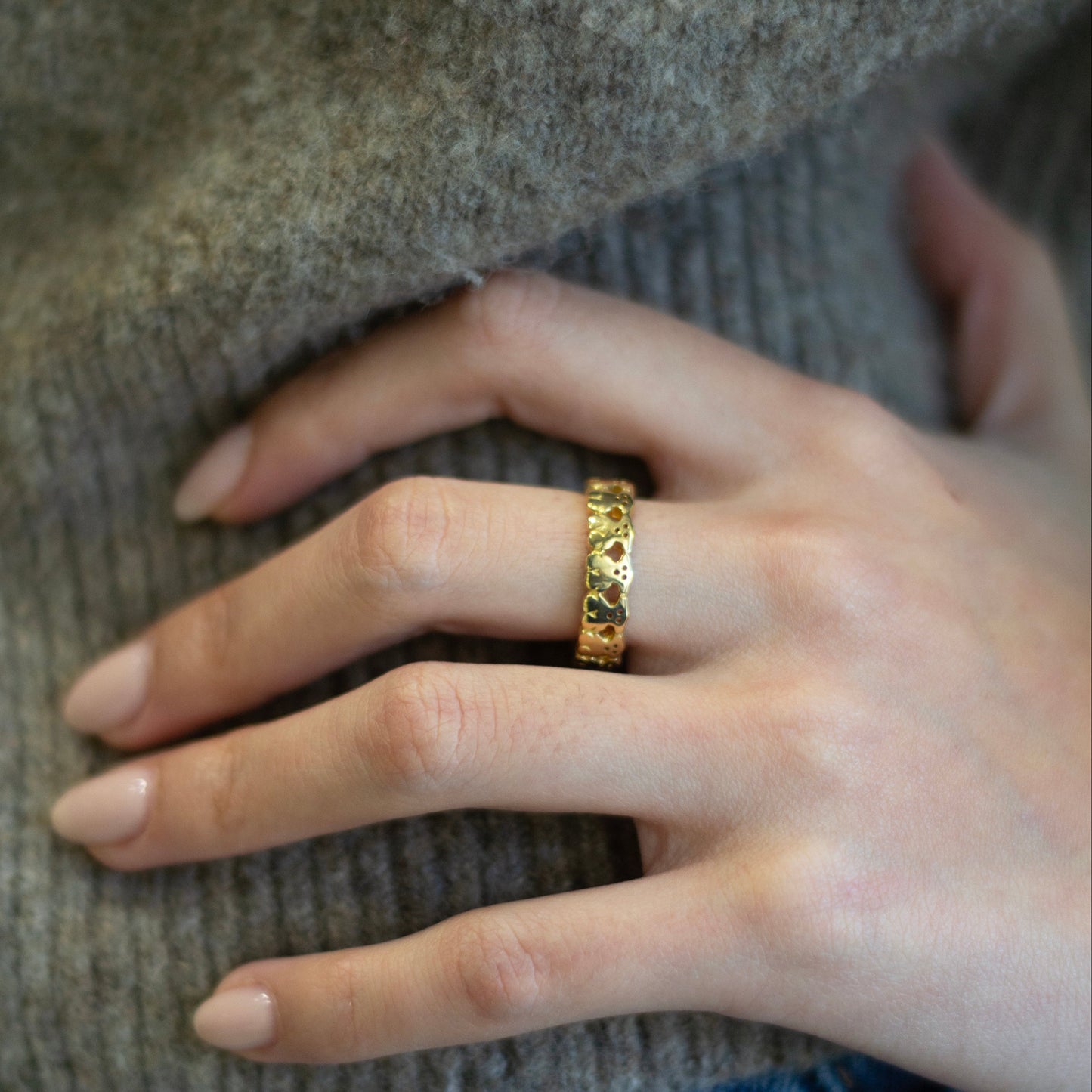 Comprar anillo original de TOUS realizado en oro amarillo y todo el anillo esta formado por osos.Joyas Tous baratas.