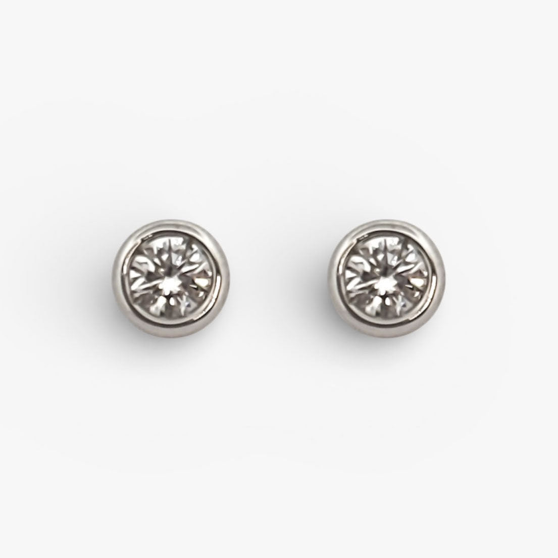 Pendientes dormilonas oro blanco 18kt y diamantes - 15897GM
