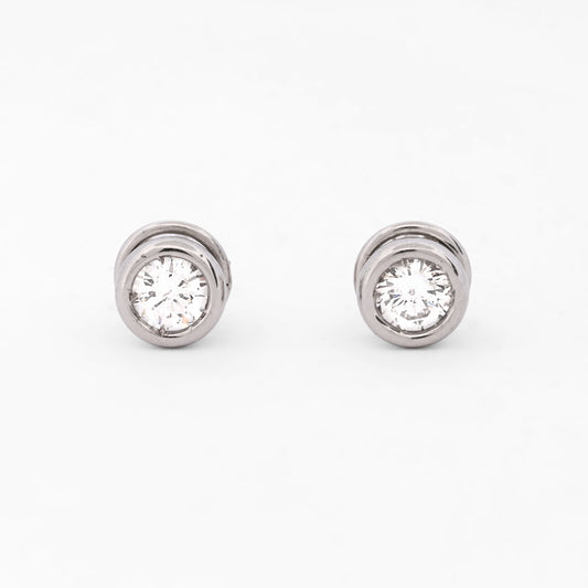 Comprar pendientes tipo dormilonas realizados en oro blanco de 18kt y brillantes con engaste en chatón.  Criollas de oro blanco y diamantes al mejor precio.