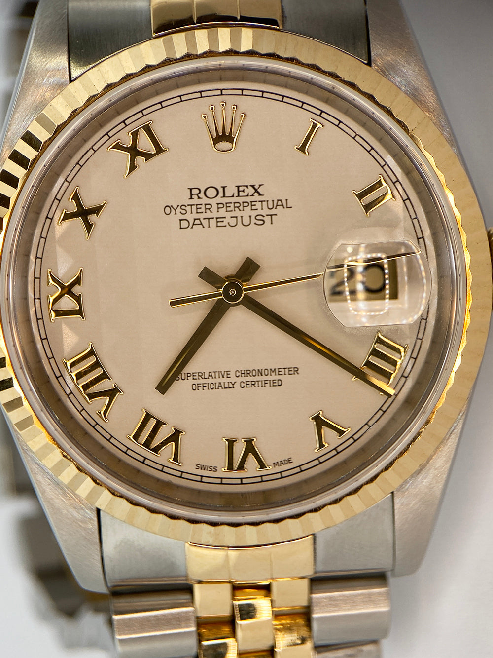 Comprar reloj Rolex modelo Datejust Ivory Pyramide Roman de acero y oro 36mm
Relojes Rolex y de lujo nde segunda mano baratos en Barcelona. 