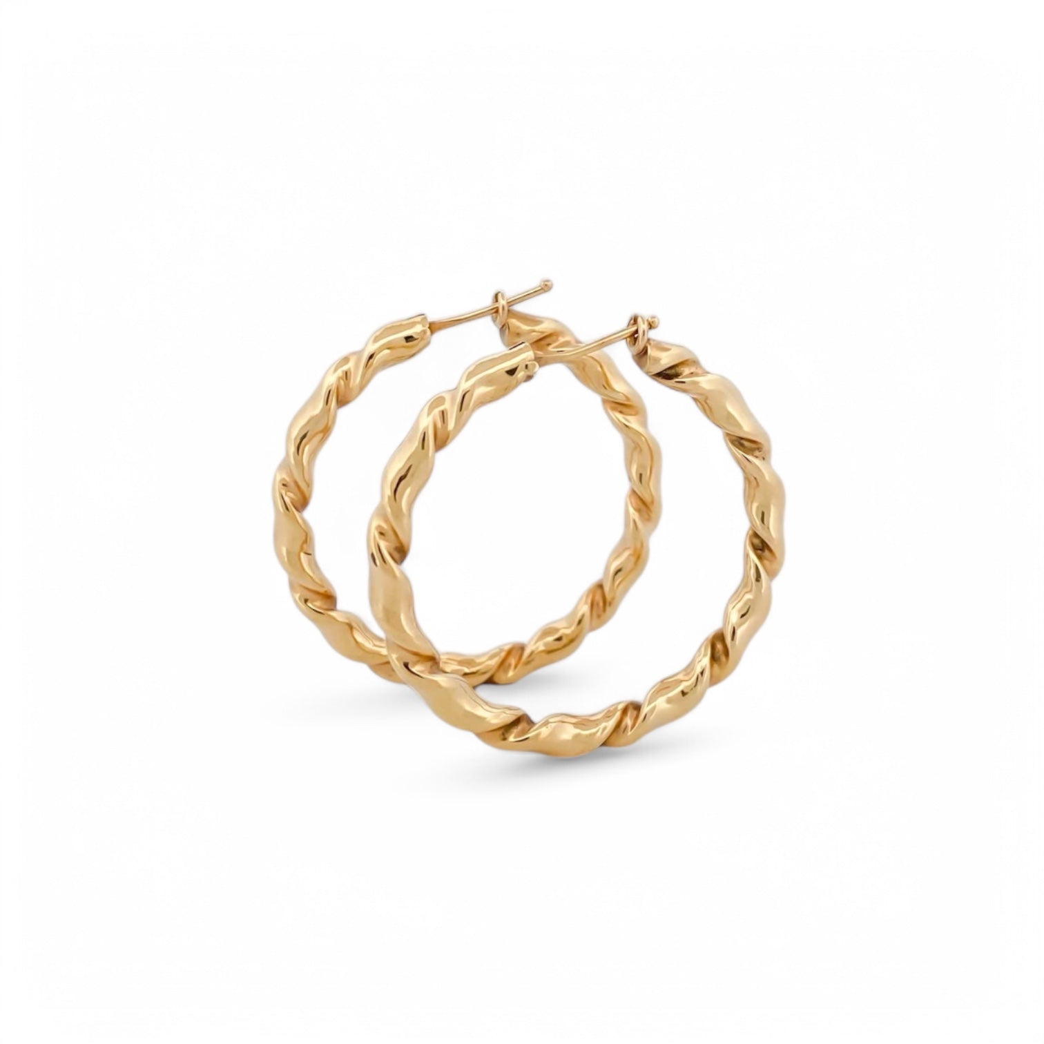 Comprar pendientes aro en espiral irregular de oro amarillo de 18kt de 3,5cm de diámetro. Cierre tipo criolla. Pendientes oro de 18kt baratos. Joyería Ian'Or. 