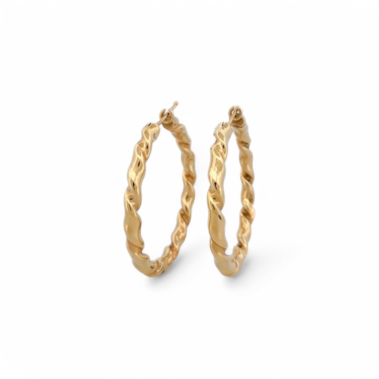 Comprar pendientes aro en espiral irregular de oro amarillo de 18kt de 3,5cm de diámetro. Cierre tipo criolla. Pendientes oro de 18kt baratos. Joyería Ian'Or. 