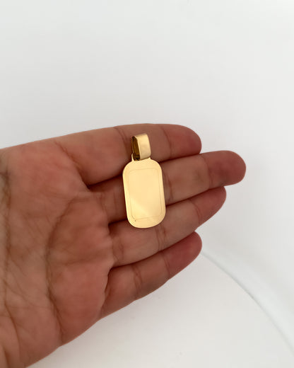 Comprar colgante placa lisa realizada en oro amarillo de 18kt.Con opción de grabación. Joyas de segunda mano de oro de 18kt en Barcelona. Joyería Ian'Or.