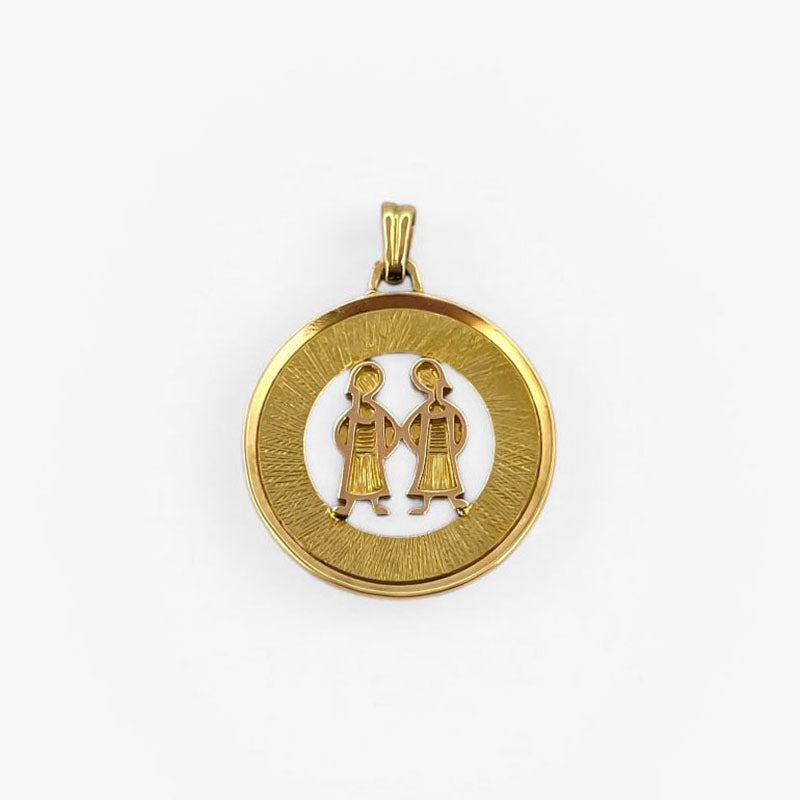 Comprar colgante medalla de pareja realizada en oro amarillo de 18kt. Joyería Ian'Or. Joyas de segunda mano. Joyas restauradas. Colgantes baratos. Envío gratis.