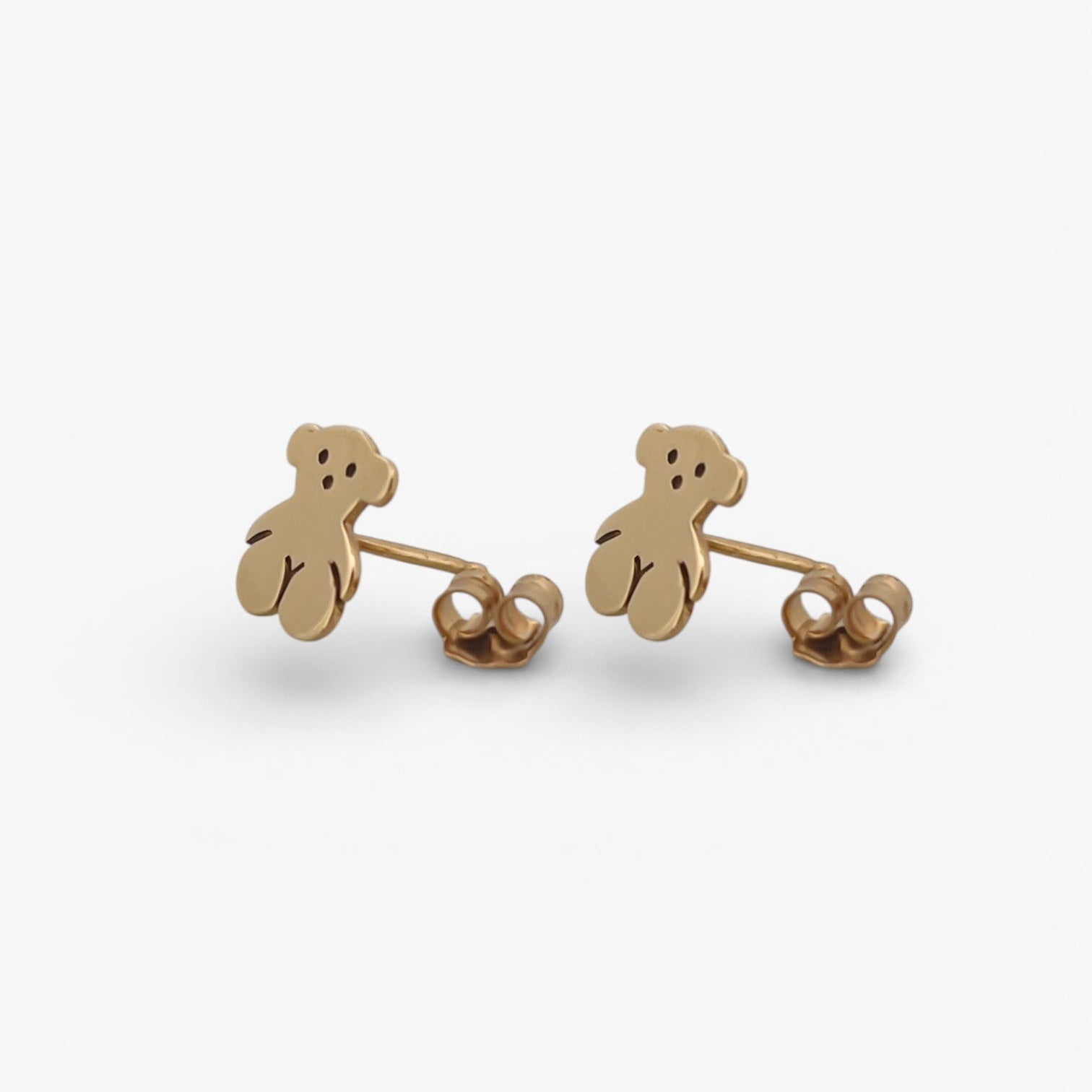 Comprar pendientes de oro amarillo de 18kt originales de la firma TOUS con los icónicos ositos sweets dolls planos.
La mejor joyería compra-venta de Oro de Barcelona, te garantizamos el mejor precio. Restauración de joyas vintage y segunda mano.
