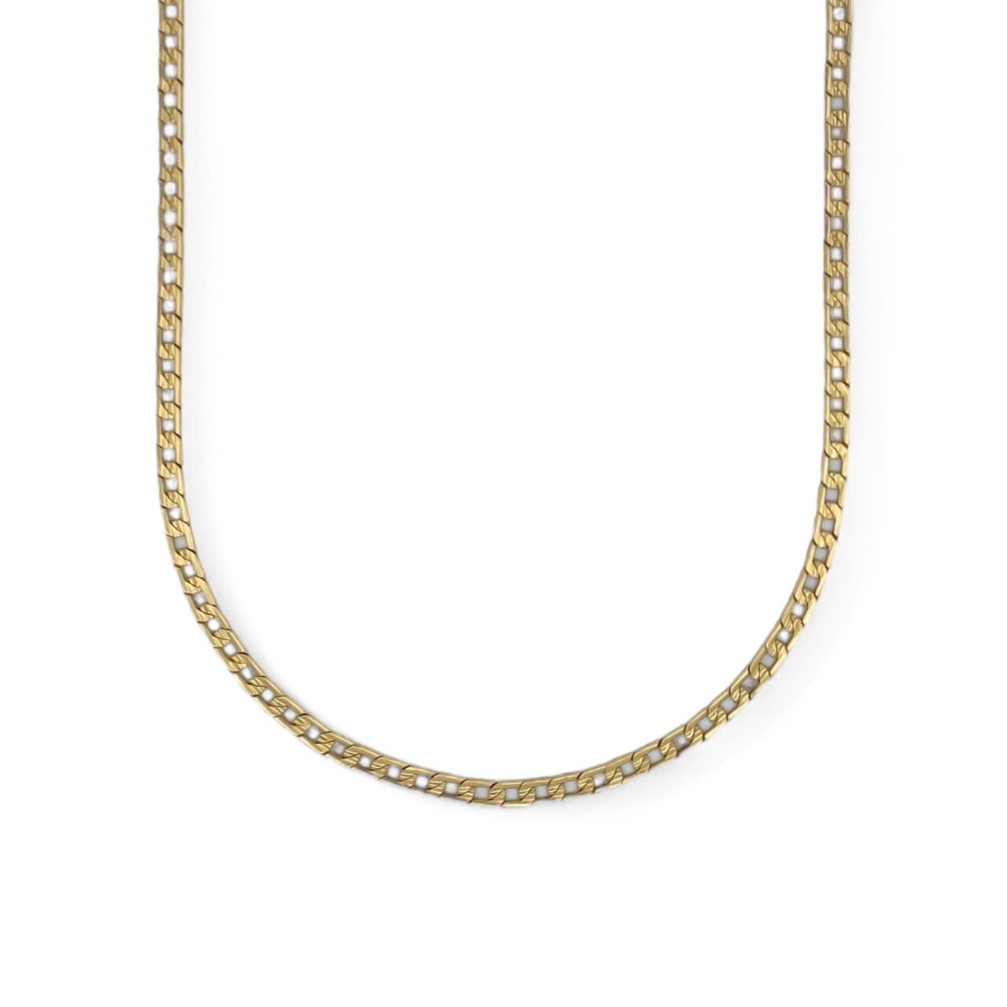 Comprar collar de oro amarillo de 18kt con cadena tipo barbada con un cierre tipo mosquetón. Cadenas de oro de 18kt baratas. Envío gratis. Joyería Ian'Or.