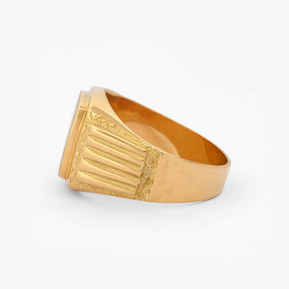 Comprar anillo tipo sello de oro amarillo de 18kt con frontal mate y grabados a los laterales.Joyas de segunda mano y restauradas. Sellos de hombre de oro 18kt baratos.