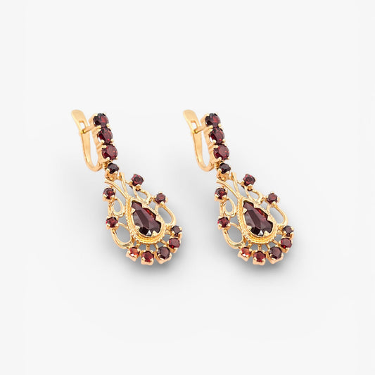 Comprar pendientes largos realizados en oro amarillo de 18kt con 14 granates en cada pendiente. Estos preciosos pendientes disponen de cierre catalán. Joyas vintage. Joyería Ian'Or. Envío GRATIS.