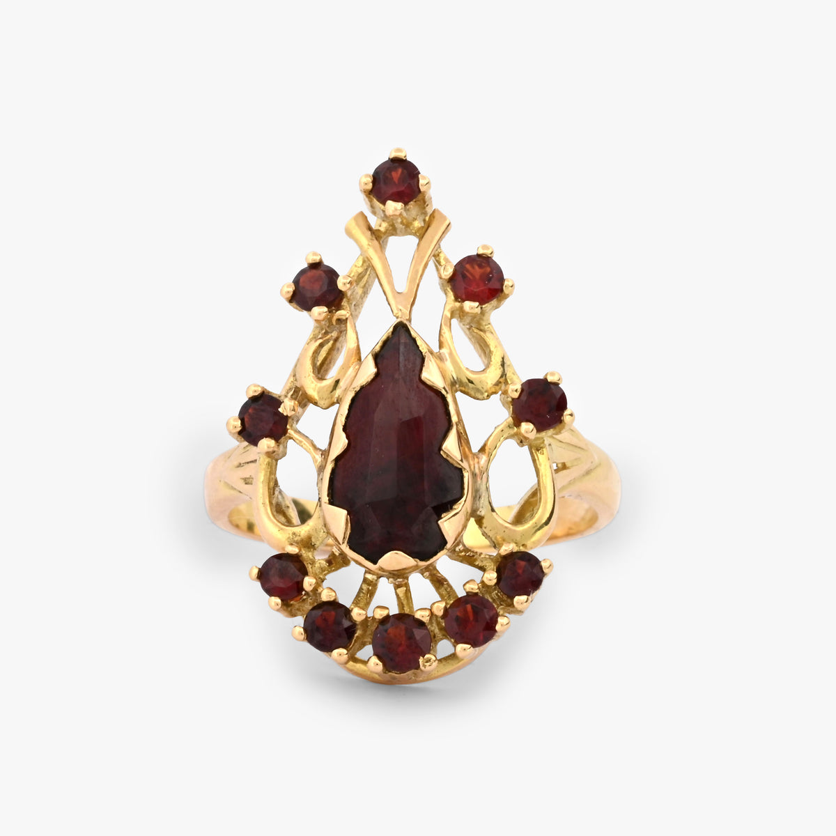 Comprar Sortija en forma de gota realizada en oro amarillo de 18kt y 11 granates. Joyas vintage. Joyas de segunda mano. Joyería Ian'Or.