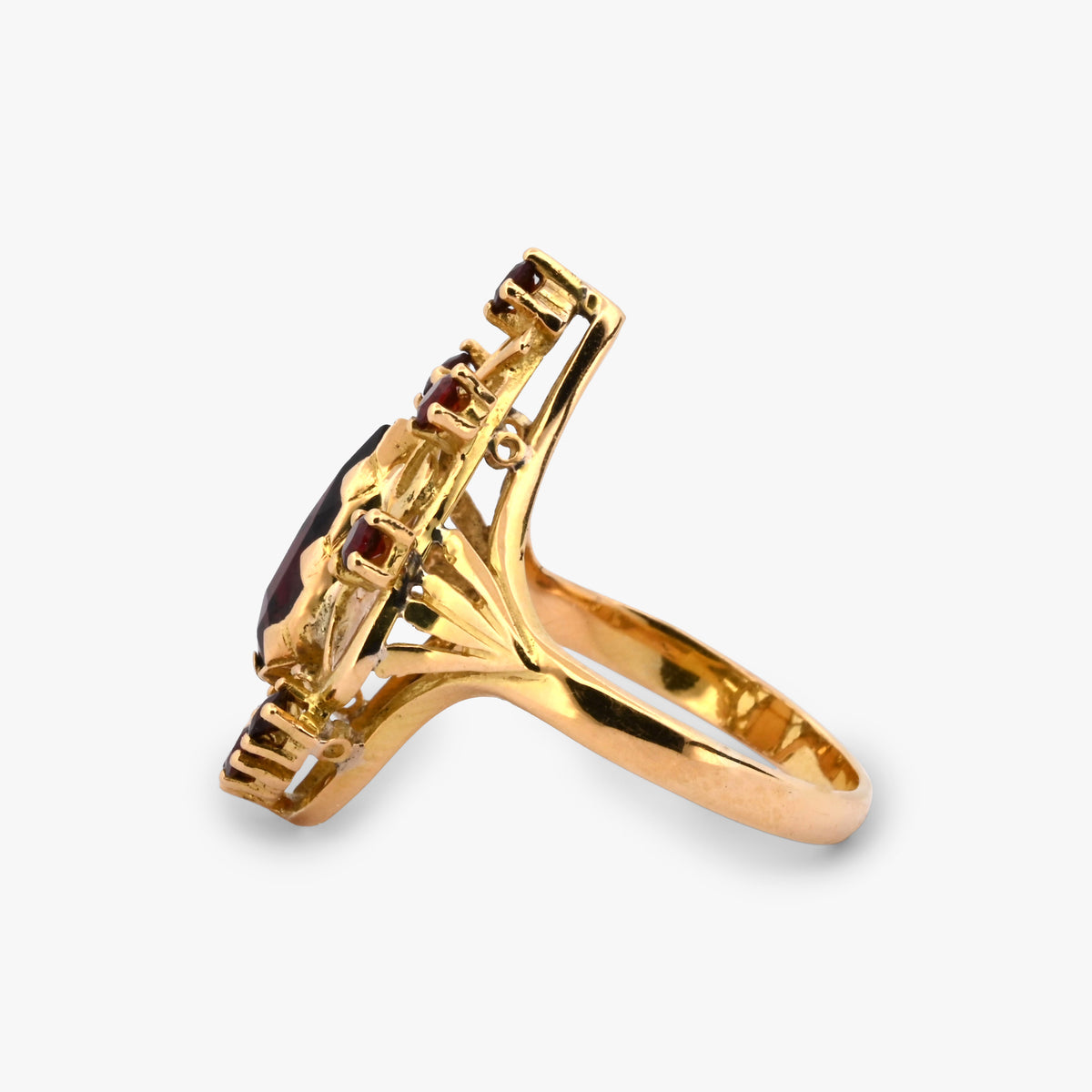 Comprar Sortija en forma de gota realizada en oro amarillo de 18kt y 11 granates. Joyas vintage. Joyas de segunda mano. Joyería Ian'Or.