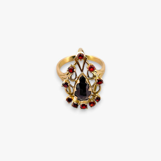 Comprar Sortija en forma de gota realizada en oro amarillo de 18kt y 11 granates. Joyas vintage. Joyas de segunda mano. Joyería Ian'Or.