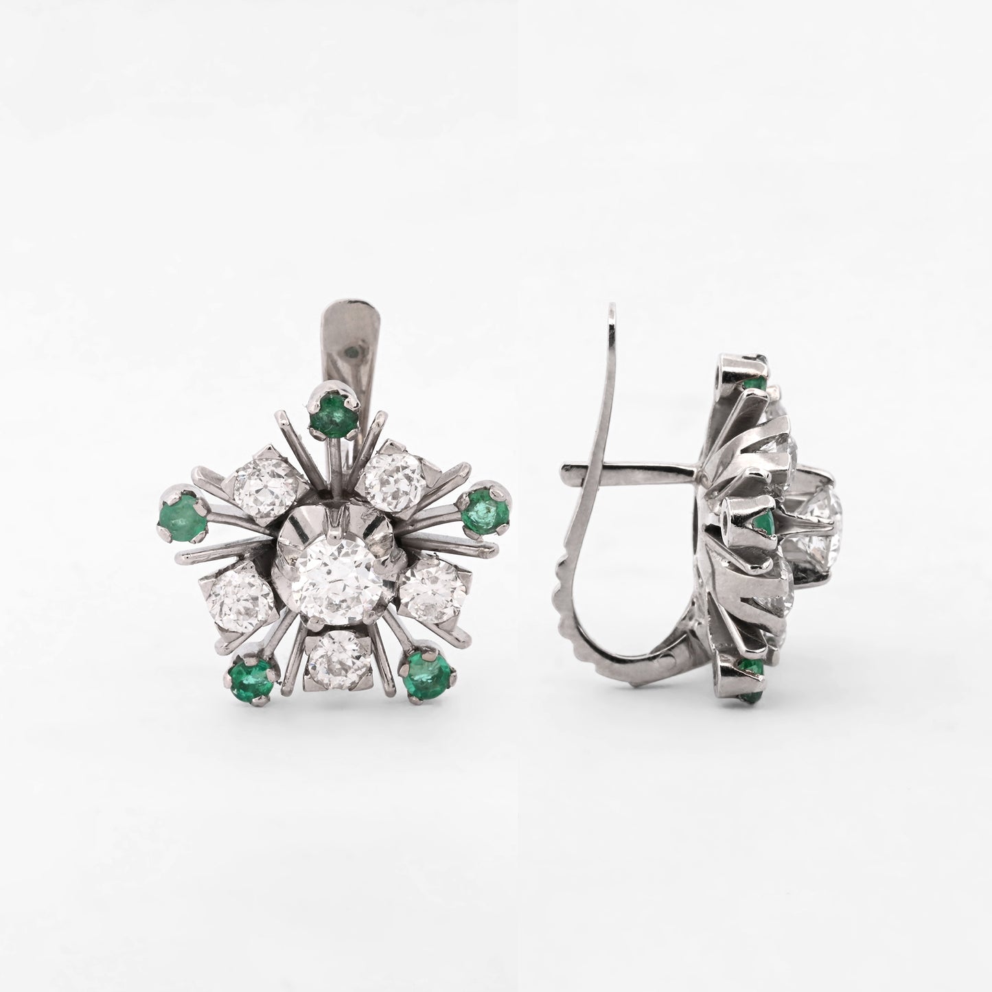 Comprar pendientes antiguos realizados en oro blanco de 18kt, con diamantes y esmeraldas. Cierre de palanca. Pendientes vintage. Envío gratis pieza certificada