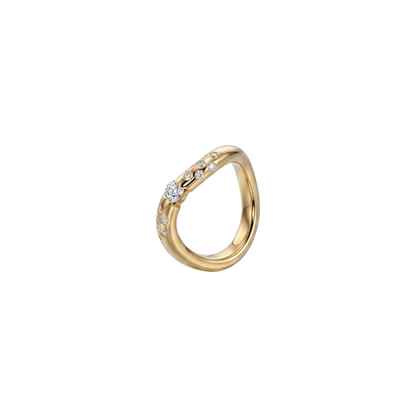 Anillo irregular realizado en oro amarillo de 18kt con diamante central de 0,08ct y 14 diamantes más pequeños a los lados del brazo. Anillos de segunda mano.
