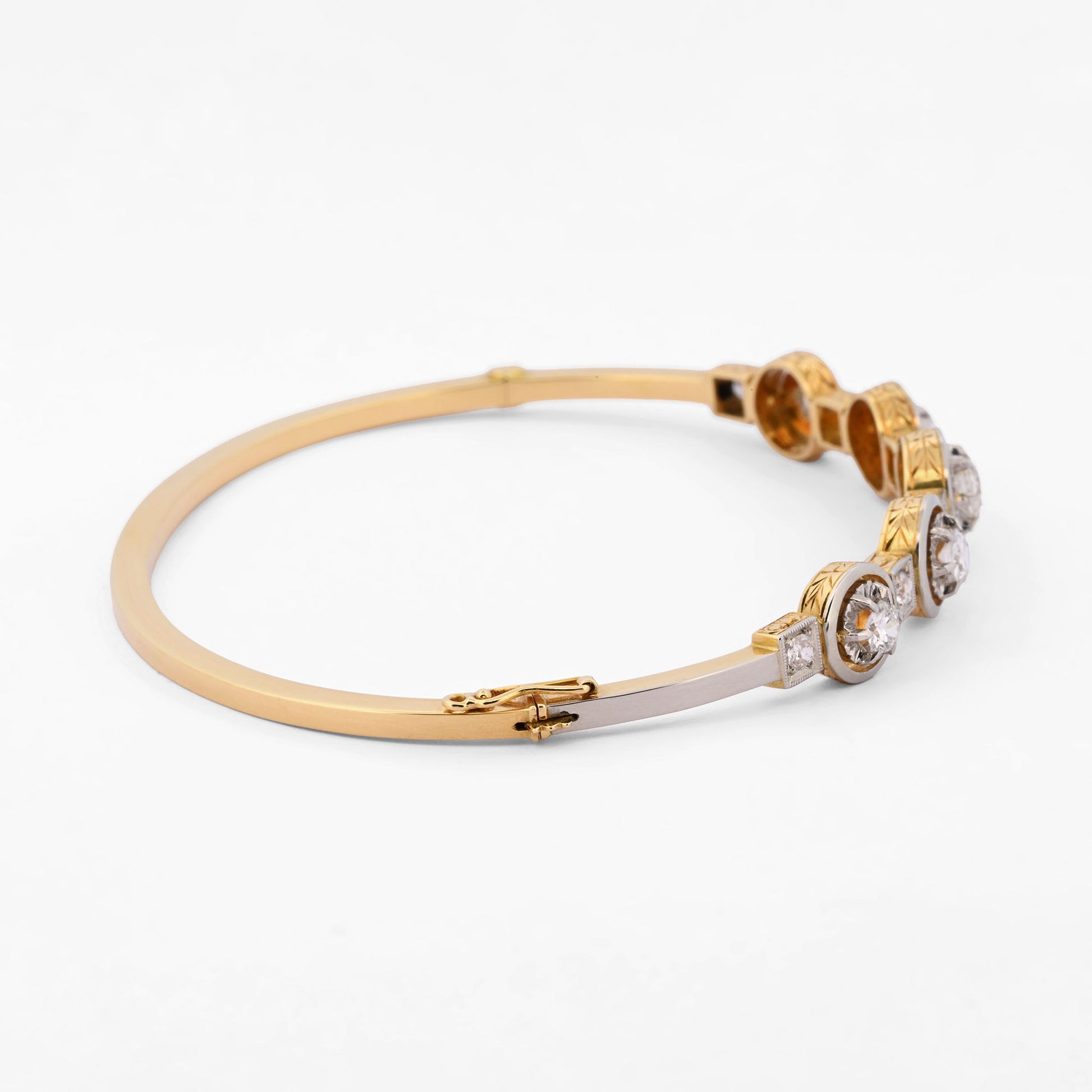 Comprar pulsera esclava Art Deco realizada en oro amarillo de 18kt y platino con diamantes talla antigua a lo largo de la pulsera. Ian'Or. vintage