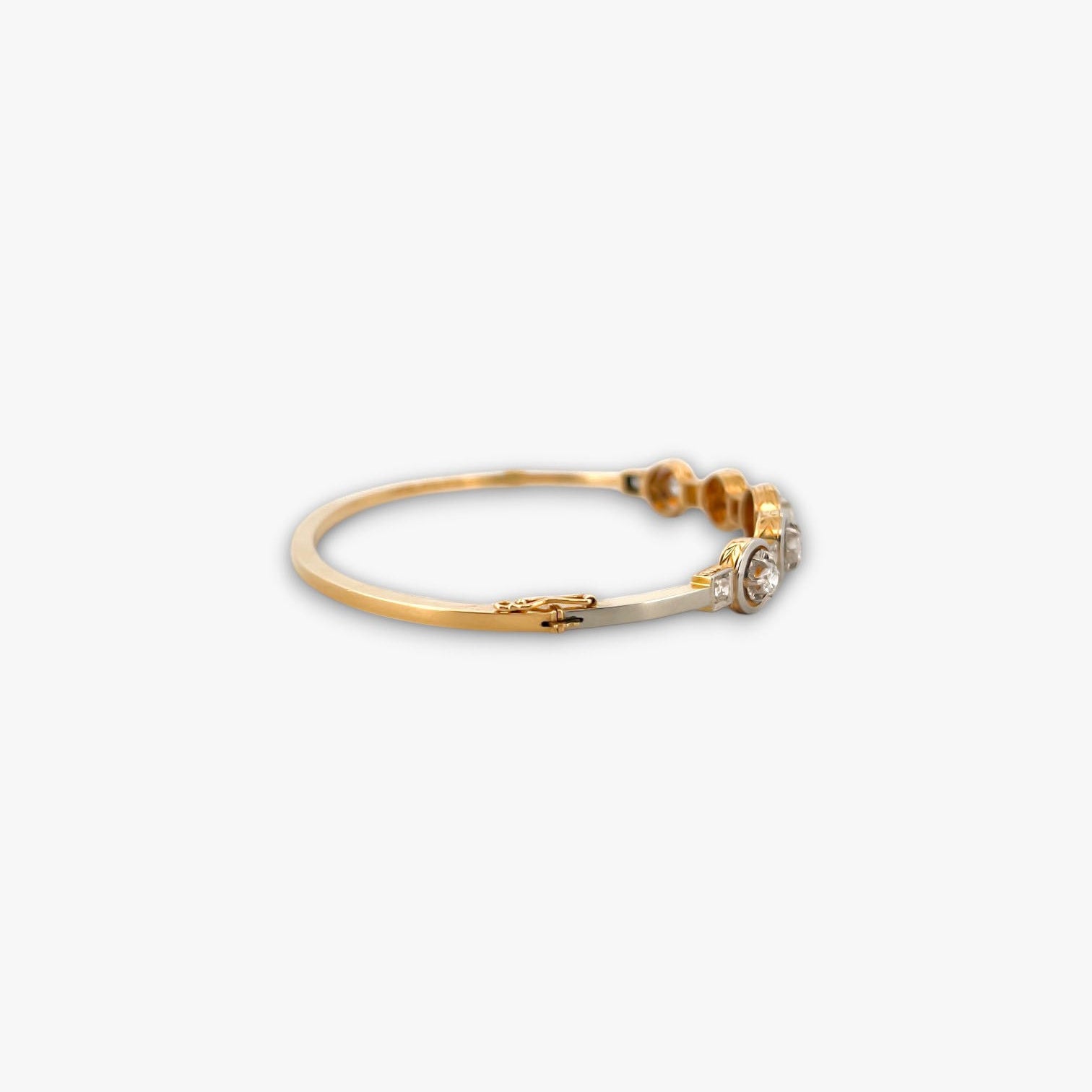 Comprar pulsera esclava Art Deco realizada en oro amarillo de 18kt y platino con diamantes talla antigua a lo largo de la pulsera. Ian'Or. vintage