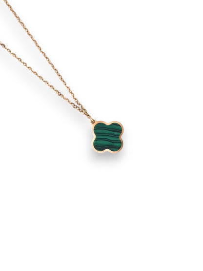 Comprar colgante realizado en oro amarillo de 18kt, este colgante esta inspirado en la famosa marca francesa Van Cleef. Compra venta de joyas en Barcelona, taller propio de restauración de joyas en Barcelona.