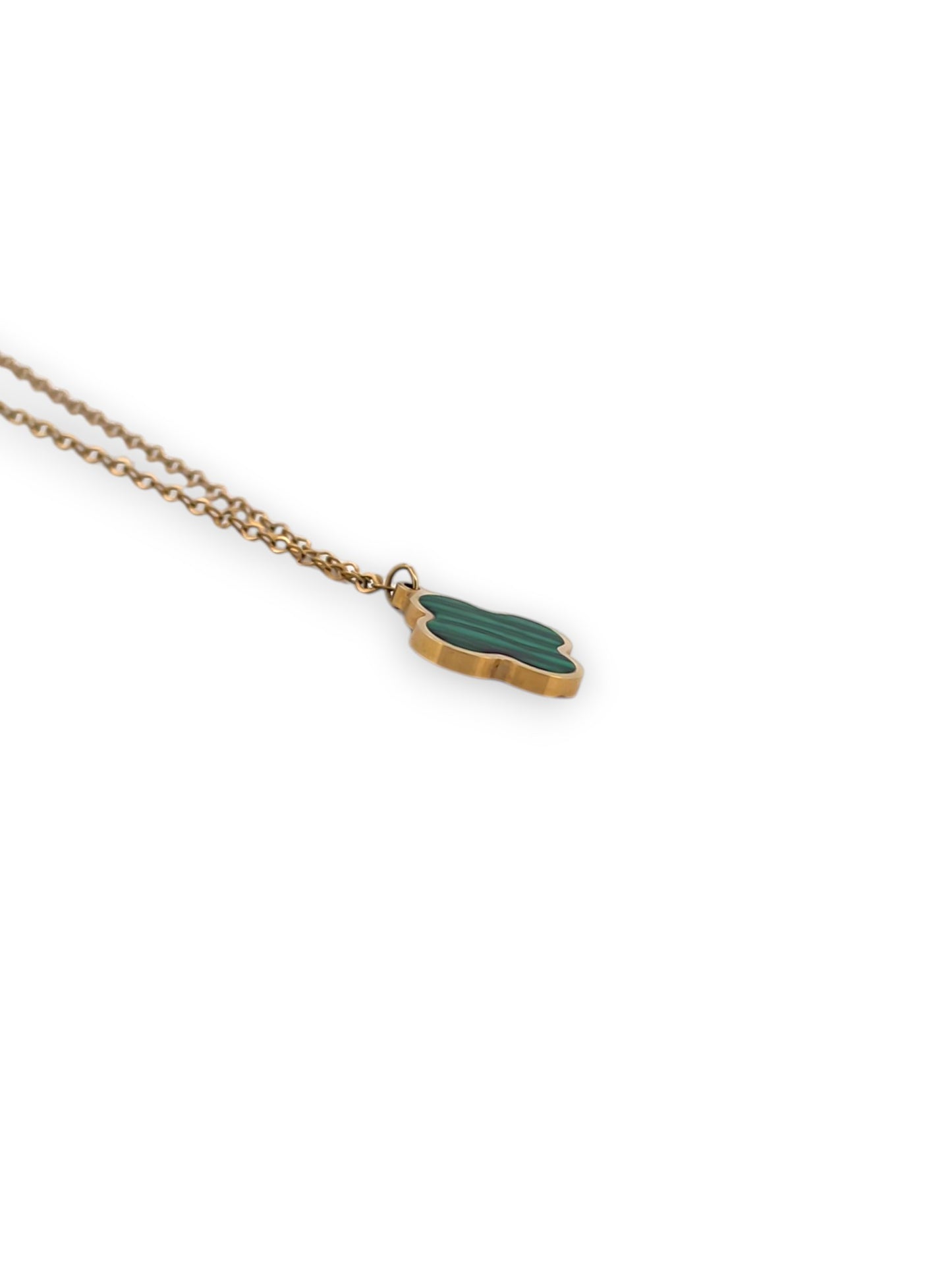 Comprar colgante realizado en oro amarillo de 18kt, este colgante esta inspirado en la famosa marca francesa Van Cleef. Compra venta de joyas en Barcelona, taller propio de restauración de joyas en Barcelona.