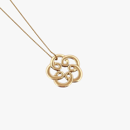 Comprar colgante de oro amarillo de 18kt en forma de flor de la iconica marca de Tous. Un must imprescindible en tu joyero si eres amante de la Firma. Pieza original.