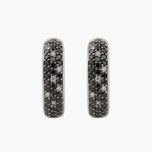 comprar Criollas de oro blanco de 18kt pavé de diamantes, con 7 diamantes blancos y 35 diamantes negros en cada pendiente. 