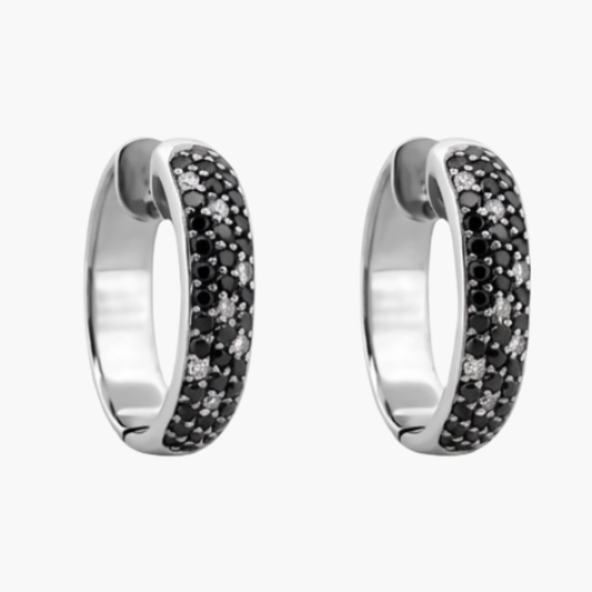 comprar Criollas de oro blanco de 18kt pavé de diamantes, con 7 diamantes blancos y 35 diamantes negros en cada pendiente. 