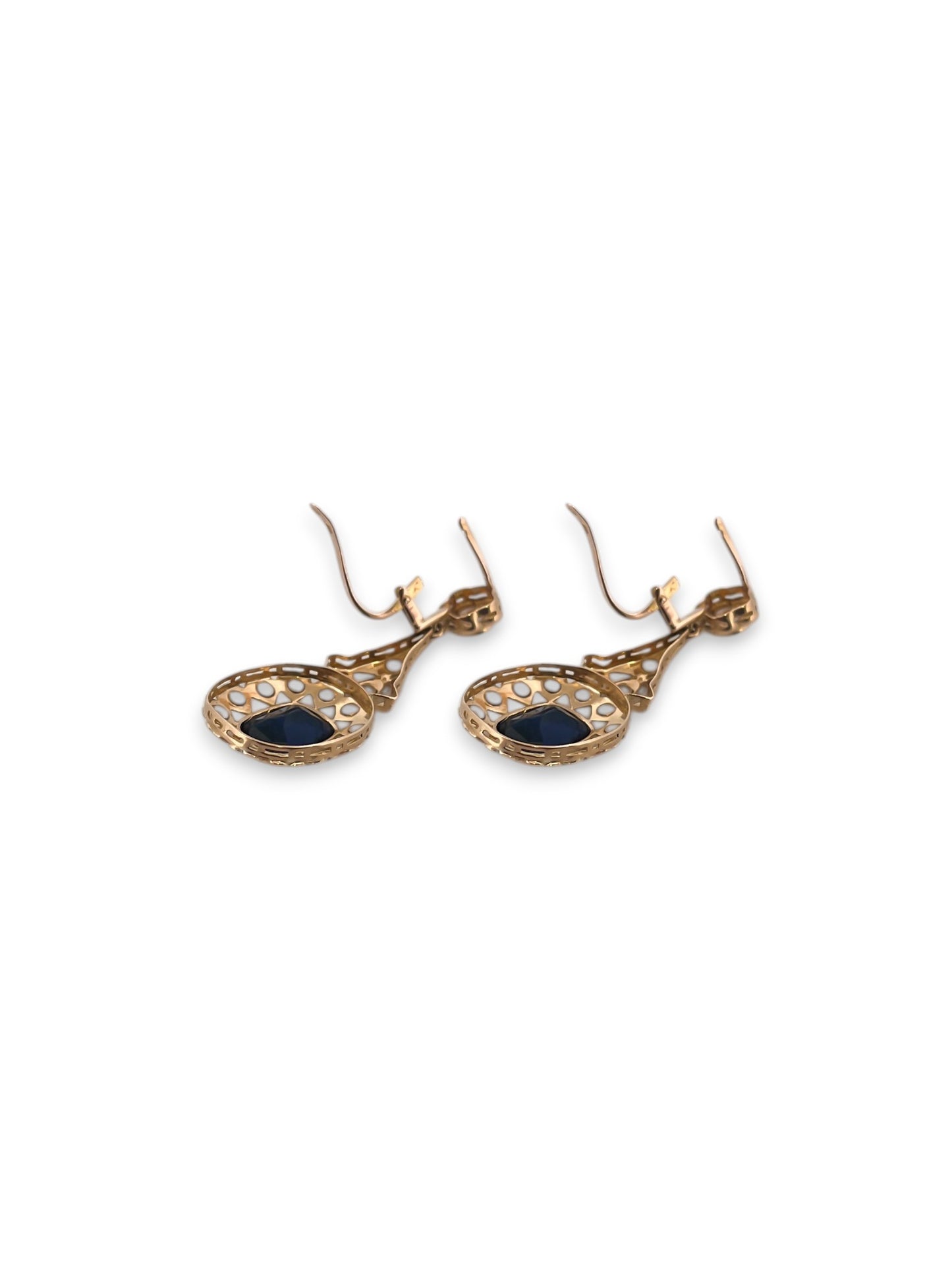 Comprar pendientes antiguos circa 1870 de oro amarillo de 18kt con dos zafiros bleu foncé y diamantes talla rosa. Estos maravillosos pendientes antiguos son una joya excepcional que destacan tanto por su diseño como por su historia. Cierre catalán. Oro al mejor precio
