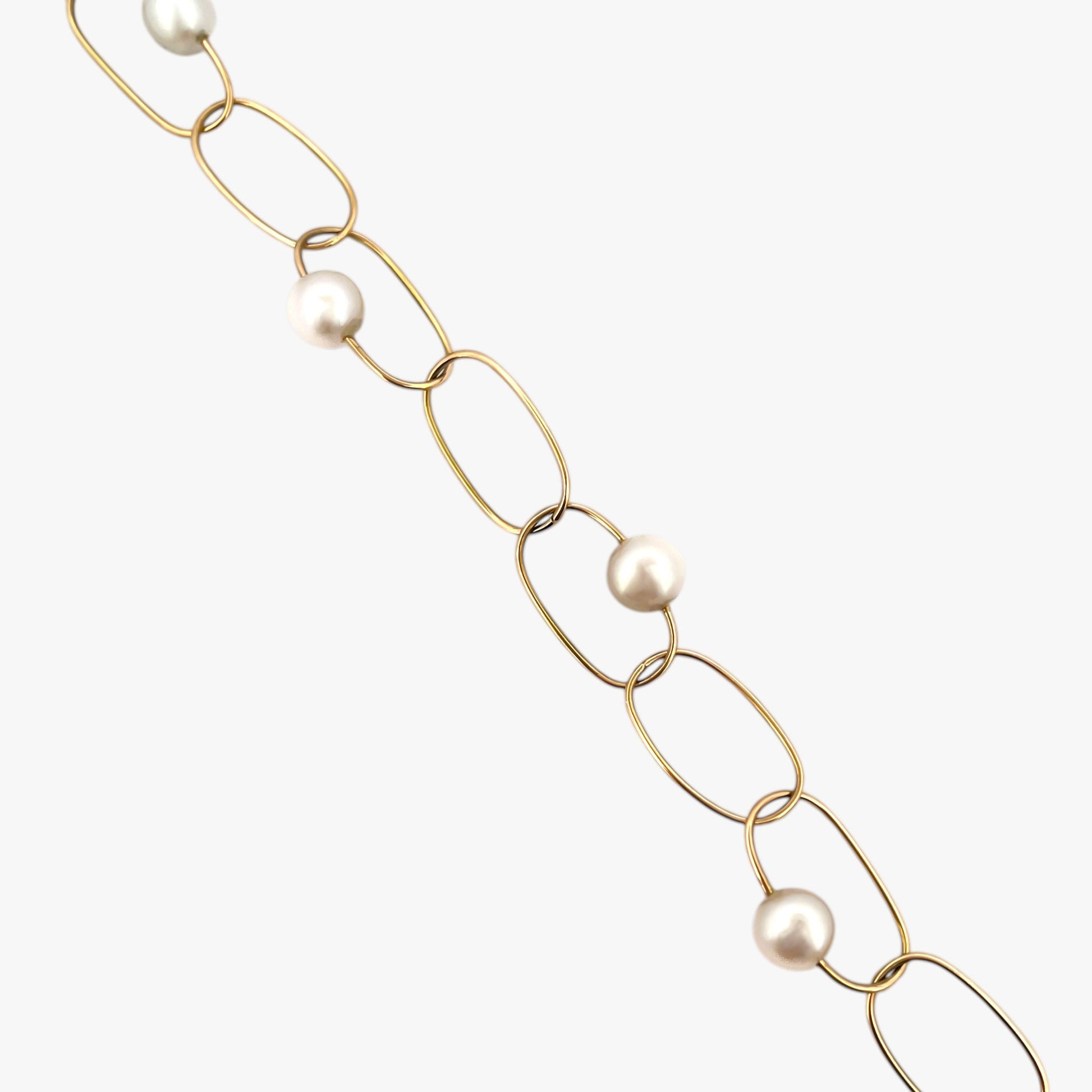 comprar pulsera de Oro amarillo de 18kt con seis perlas y cierre tipo mosquetón. La pulsera mide 22,5cm de largo.