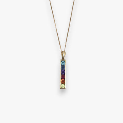 comprar Collar con colgante realizado en oro amarillo de 18kt, con 6 topacios calibrados en talla princesa con los colores del arcoiris. orgullo pride lgtbiq+