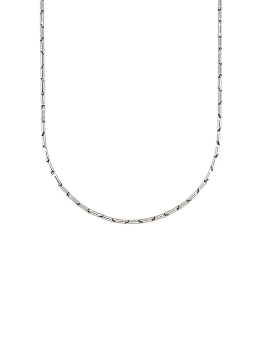 Comprar cadena realizada en oro blanco de 18kt con eslabones de  48,5cm de largo.  Cierre tipo mosquetón. Cadenas de oro blanco gruesas de 18kt semirigida.