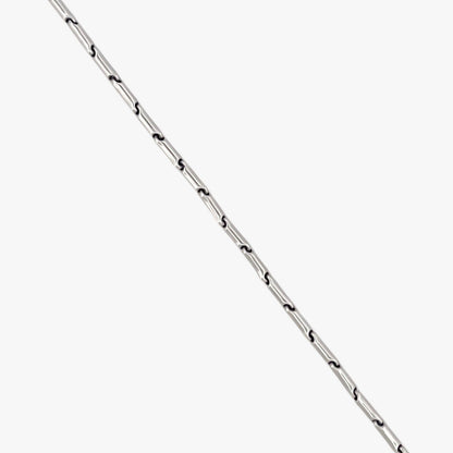 Comprar cadena realizada en oro blanco de 18kt con eslabones de  48,5cm de largo.  Cierre tipo mosquetón. Cadenas de oro blanco gruesas de 18kt semirigida.