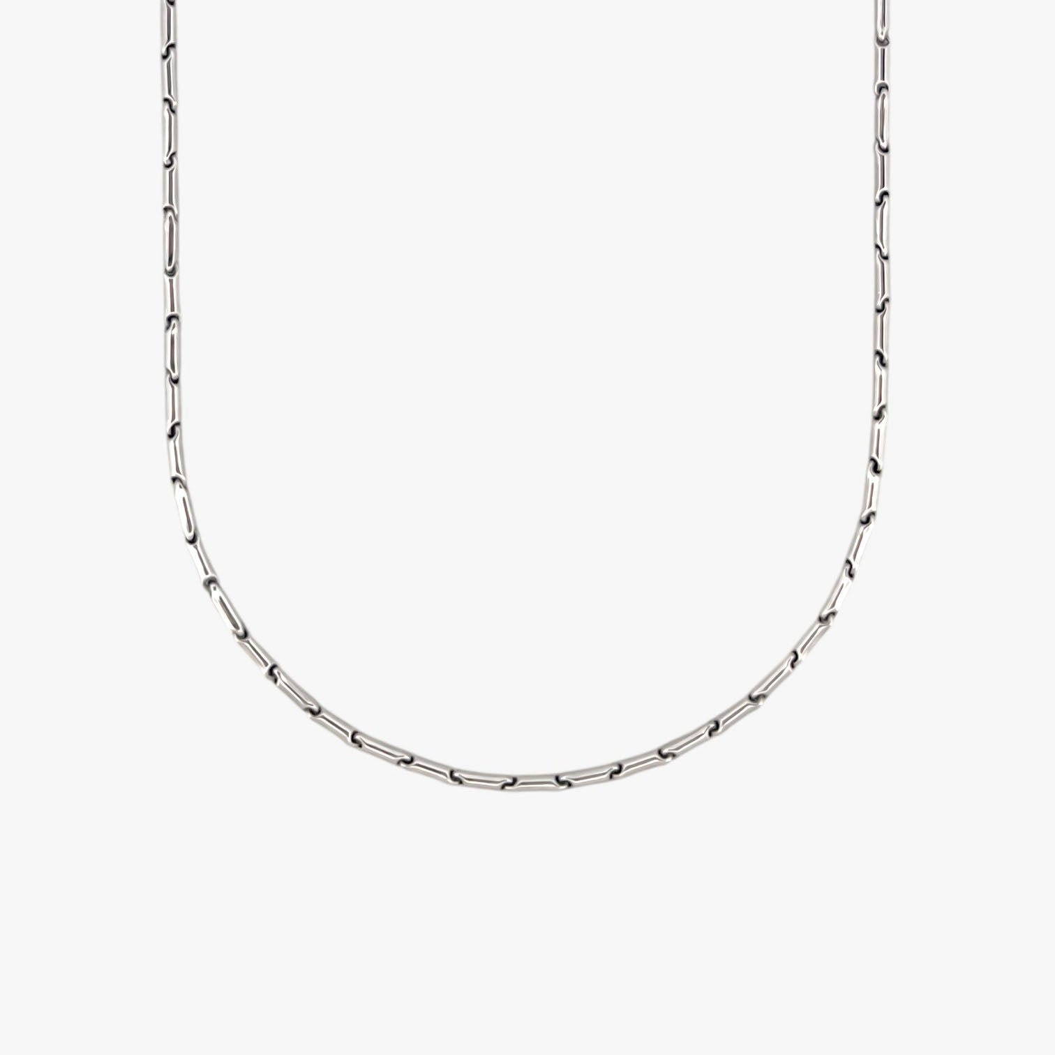 Comprar cadena realizada en oro blanco de 18kt con eslabones de  48,5cm de largo.  Cierre tipo mosquetón. Cadenas de oro blanco gruesas de 18kt semirigida.