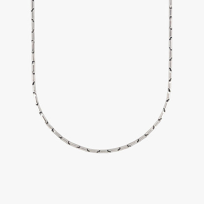 Comprar cadena realizada en oro blanco de 18kt con eslabones de  48,5cm de largo.  Cierre tipo mosquetón. Cadenas de oro blanco gruesas de 18kt semirigida.