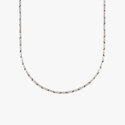 Comprar cadena realizada en oro blanco de 18kt con eslabones de  48,5cm de largo.  Cierre tipo mosquetón. Cadenas de oro blanco gruesas de 18kt semirigida.