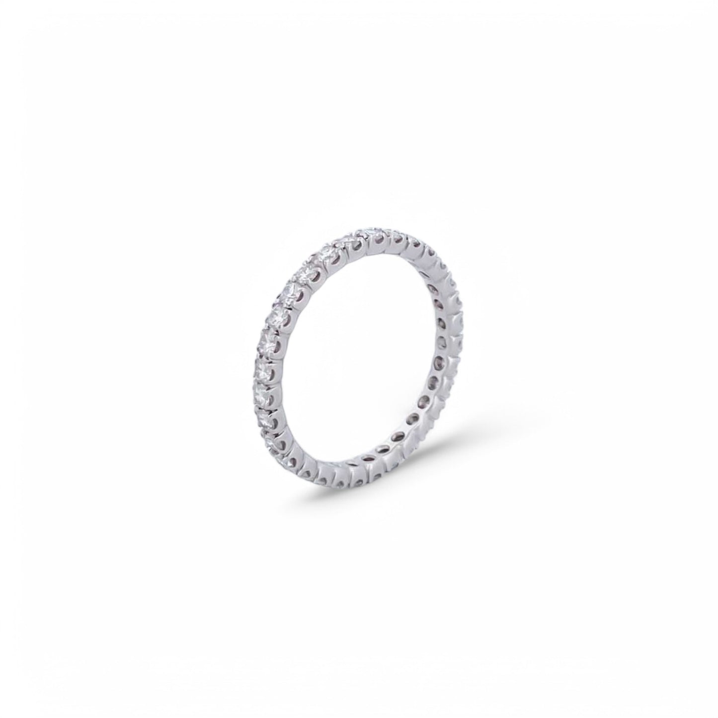 Comprar alianza completa de oro blanco de 18kt con carril de diamantes talla brillante de 0,01ct cada uno. Joyas restauradas. Joyas como nuevas. Joyería Ian'Or.