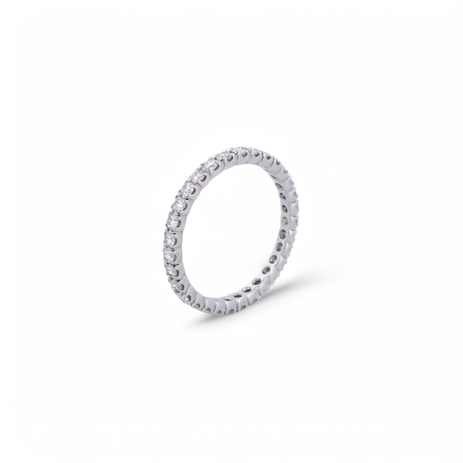 Comprar alianza completa de oro blanco de 18kt con carril de diamantes talla brillante de 0,01ct cada uno. Joyas restauradas. Joyas como nuevas. Joyería Ian'Or.