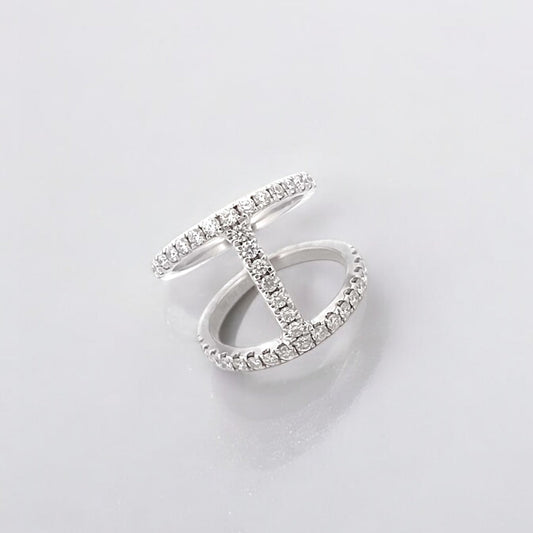Anillo de oro blanco de 18kt con un total de 41 diamantes talla brillante. Joyería compro oro, dónde comprar y vender joyas al mejor precio en Barcelona. Joyas al mejor precio, envío gratuito.