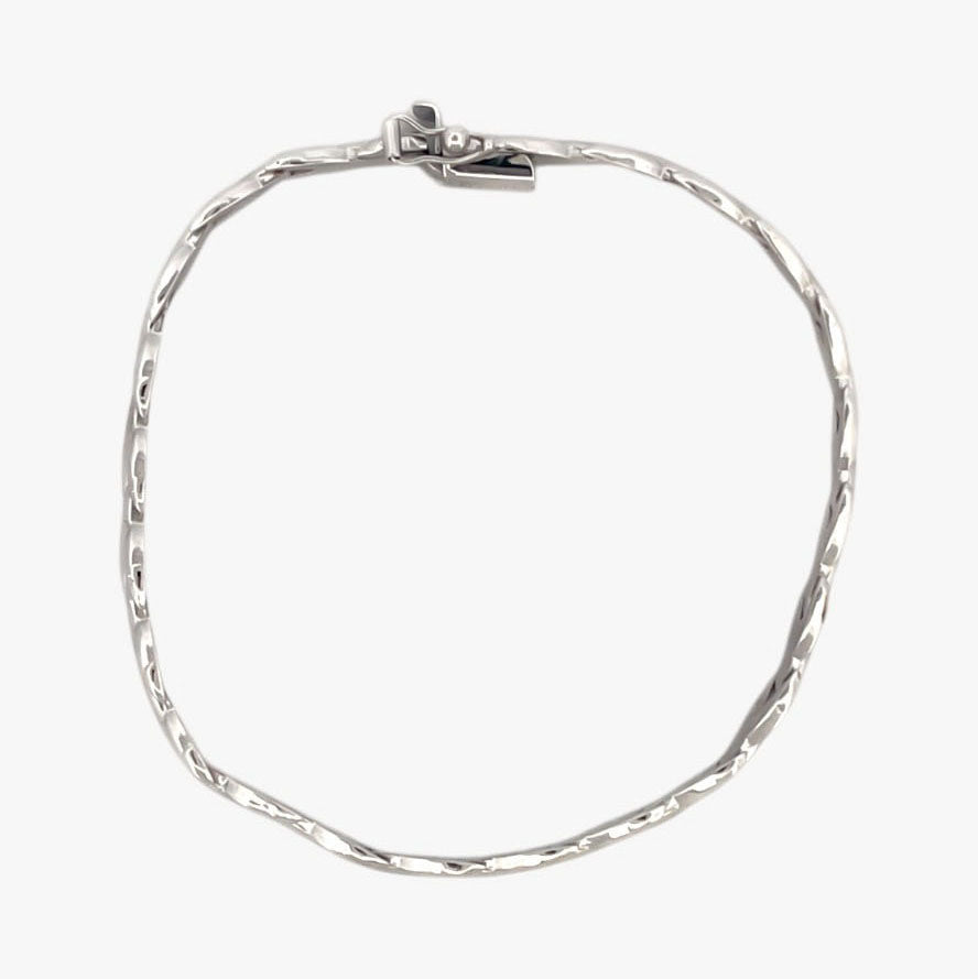 Comprar pulsera realizada en oro blanco de 18kt. Esta pulsera dispone de cierre de cajón con brazo de seguridad. Joyería segunda mano Barcelona.
