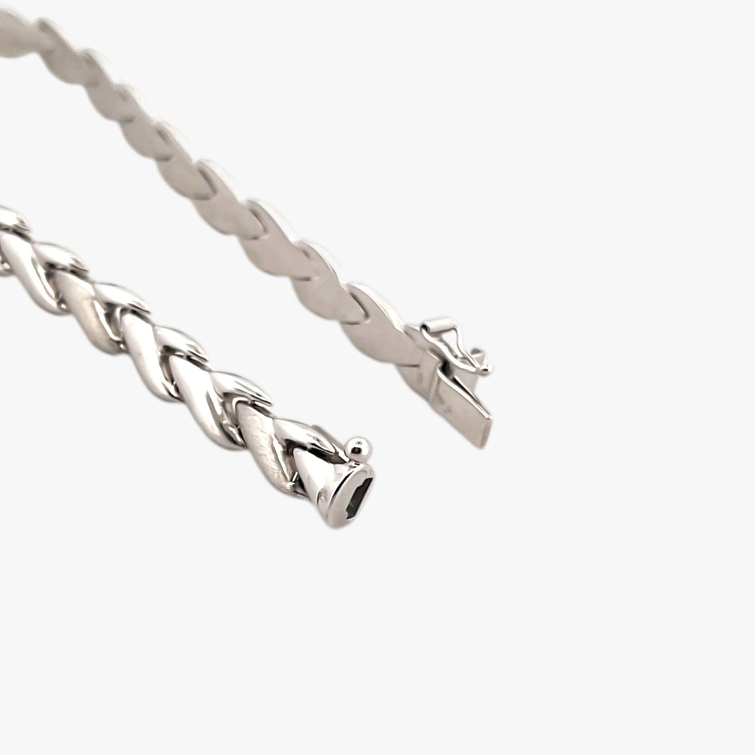Comprar pulsera realizada en oro blanco de 18kt. Esta pulsera dispone de cierre de cajón con brazo de seguridad. Joyería segunda mano Barcelona.